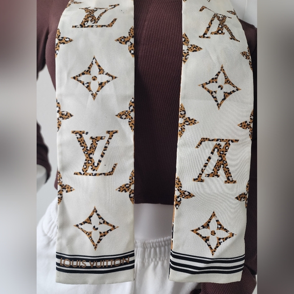 Auth Louis Vuitton Leopard Bando - Picture 6 of 6